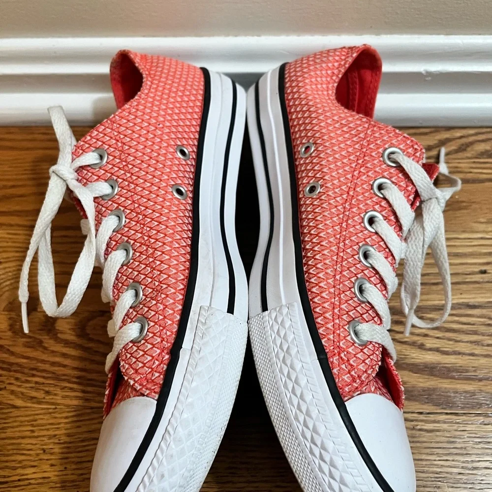 Converse Chuck Taylor’s in Coral